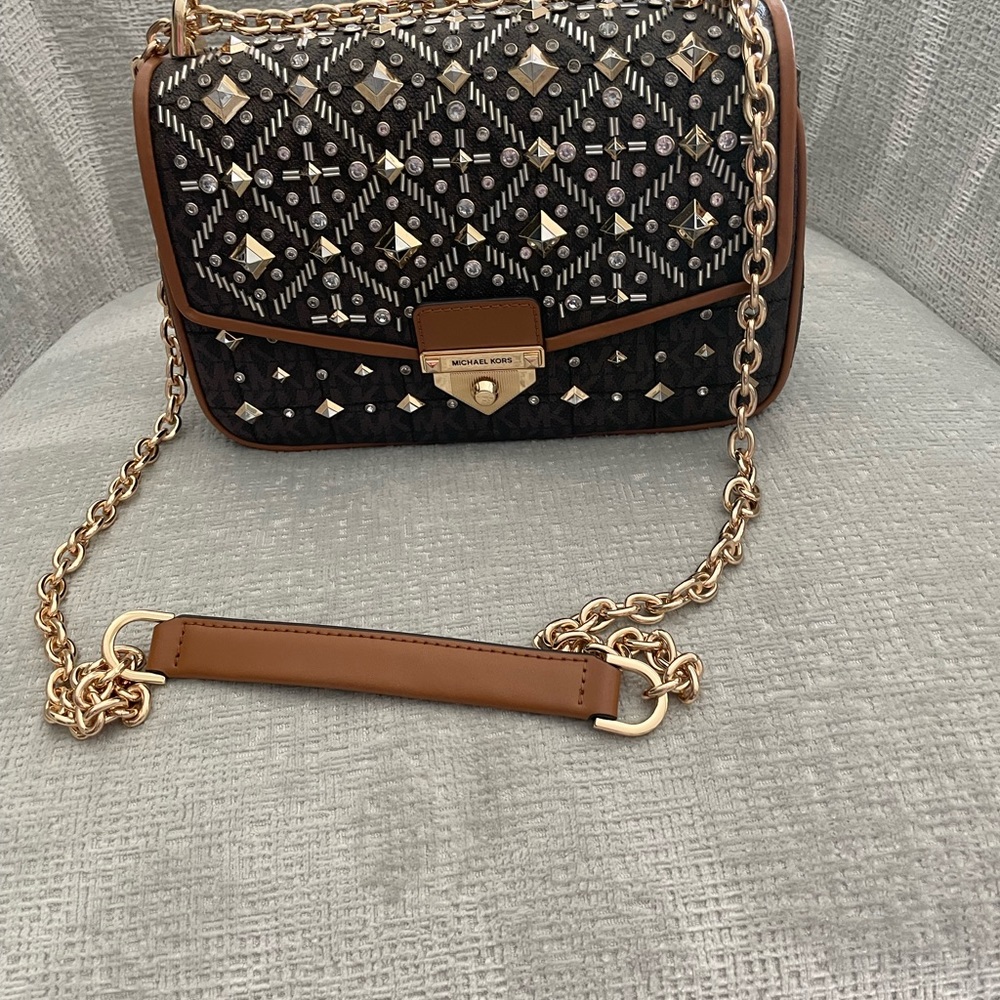 Michael Kors - BRAND NEW, Crystal design MK purse with chain strap. Never used!